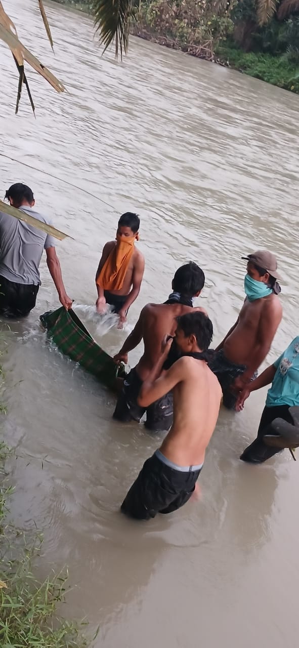 Polsek Tanah Jawa Gerak Cepet Evakuasi Penemuan Mayat Pensiunan BUMN di Perkebunan Sawit Polsek Tanah Jawa Gerak Cepet Evakuasi Penemuan Mayat Pensiunan BUMN di Perkebunan Sawit