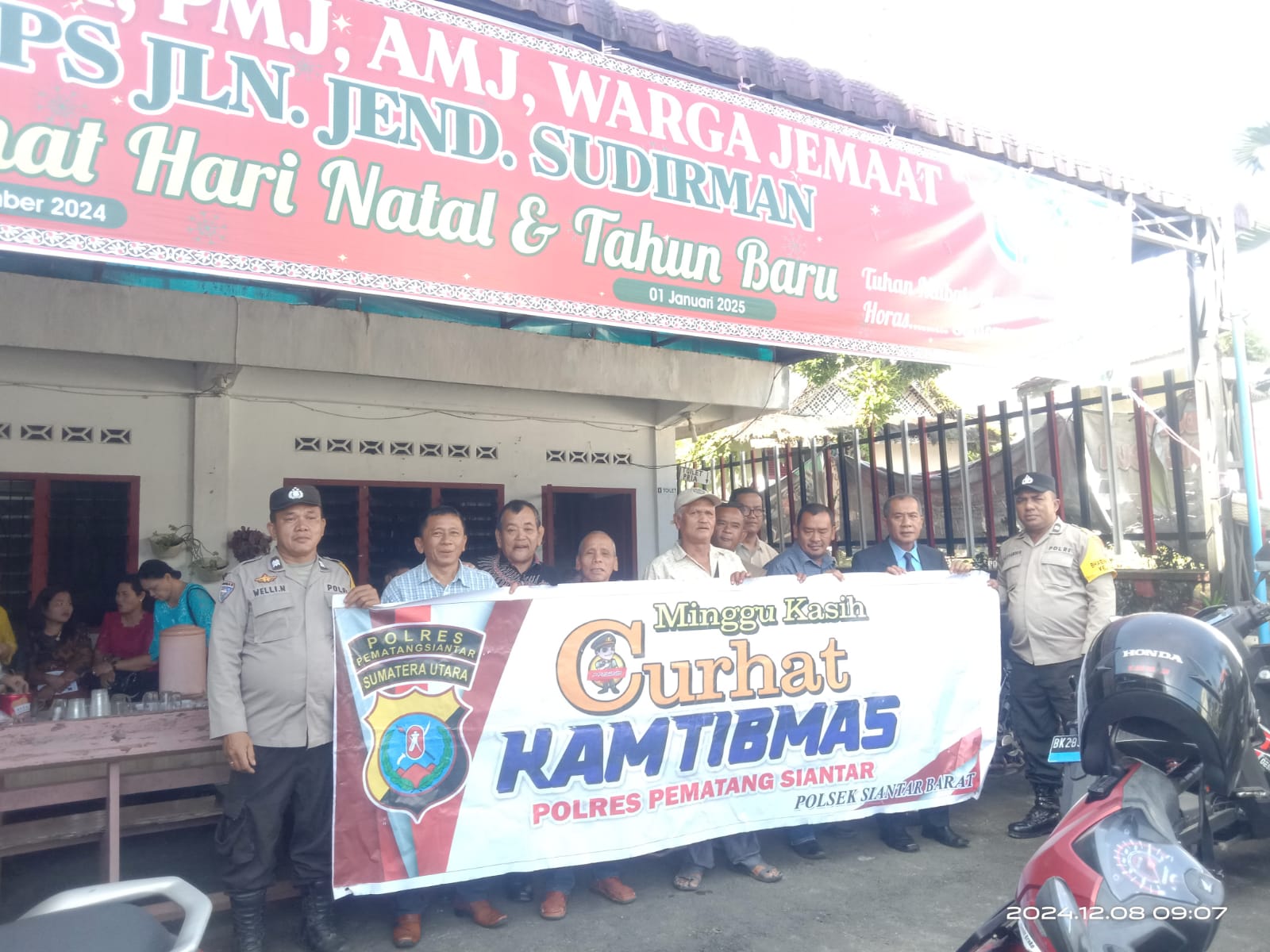 Minggu Kasih Curhat, Polres Pematangsiantar Sampaikan Pesan Kamtibmas di Sejumlah Gereja Minggu Kasih Curhat, Polres Pematangsiantar Sampaikan Pesan Kamtibmas di Sejumlah Gereja