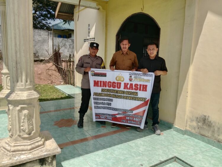 Giat Sambang Minggu Kasih, Babinkamtibmas Polsek Bosar Maligas Jaga Keamanan Ibadah Minggu di Gereja GPdI Pasar Baru