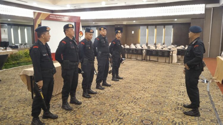 Tim Jibom dan KBR Brimob Polda Sumut Pastikan Keamanan Sidang Pleno Rekapitulasi Suara Tingkat Provinsi