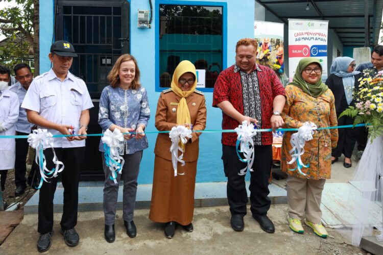 Kerjasama Dengan IUWASH Tangguh, Wali Kota Pematangsiantar Resmikan Project Percontohan ZAMP di Perumahan Meranti Permai