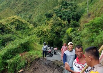 Waspada, Jalan Menuju Haranggaol Simalungun Longsor 