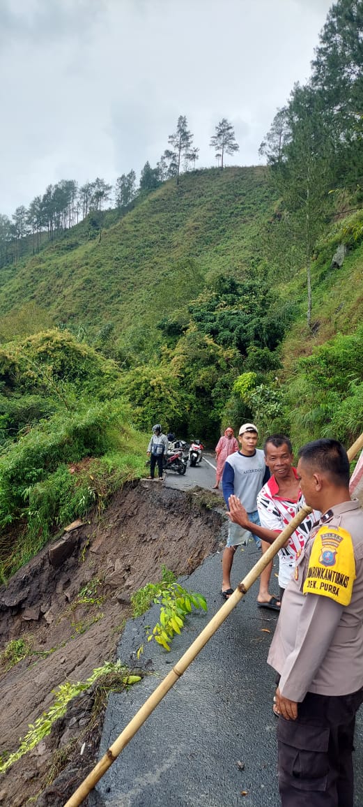 Waspada, Jalan Menuju Haranggaol Simalungun Longsor Waspada, Jalan Menuju Haranggaol Simalungun Longsor