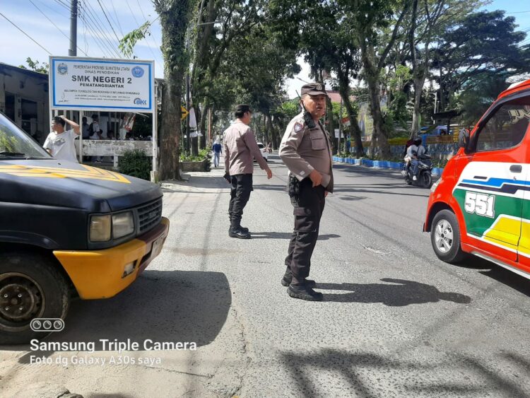 Antisipasi Tawuran Pelajar, Polsek Siantar Timur Lakukan Pengamanan Sepulang Sekolah Antisipasi Tawuran Pelajar, Polsek Siantar Timur Lakukan Pengamanan Sepulang Sekolah