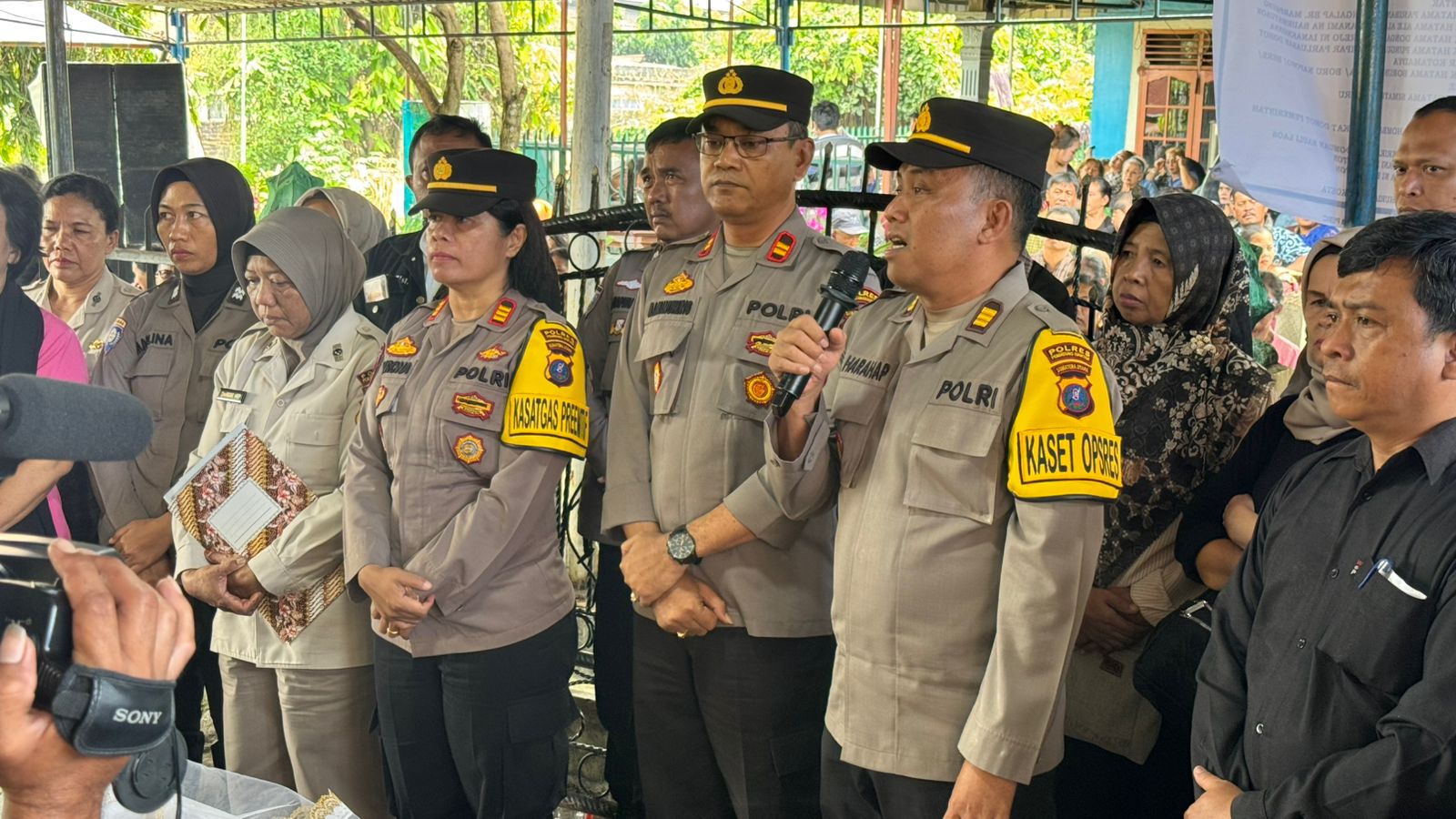 Polres Pematangsiantar Melayat Kerumah Duka Orangtua Personil, Beri Penghiburan Polres Pematangsiantar Melayat Kerumah Duka Orangtua Personil, Beri Penghiburan