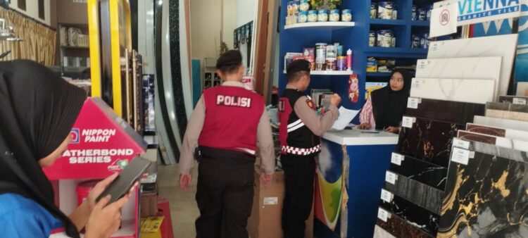 Cegah Gangguan Kamtibmas, Samapta Polres Pematangsiantar Laksanakan KRYD Dengan Menyambangi Warga Cegah Gangguan Kamtibmas, Samapta Polres Pematangsiantar Laksanakan KRYD Dengan Menyambangi Warga