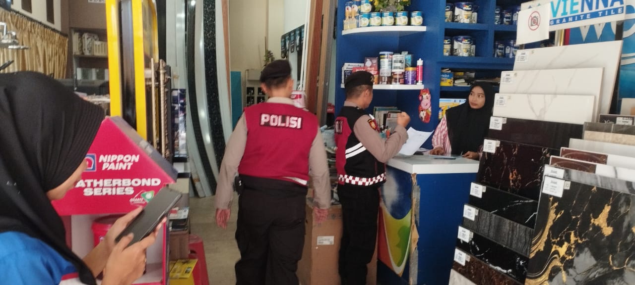Cegah Gangguan Kamtibmas, Samapta Polres Pematangsiantar Laksanakan KRYD Dengan Menyambangi Warga Cegah Gangguan Kamtibmas, Samapta Polres Pematangsiantar Laksanakan KRYD Dengan Menyambangi Warga