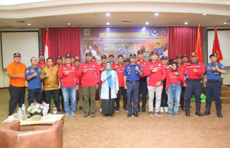 Wali Kota dr Susanti Hadiri Acara Pelantikan dan Pelatihan Relawan Pemadam Kebakaran Kota Pematangsiantar Wali Kota dr Susanti Hadiri Acara Pelantikan dan Pelatihan Relawan Pemadam Kebakaran Kota Pematangsiantar