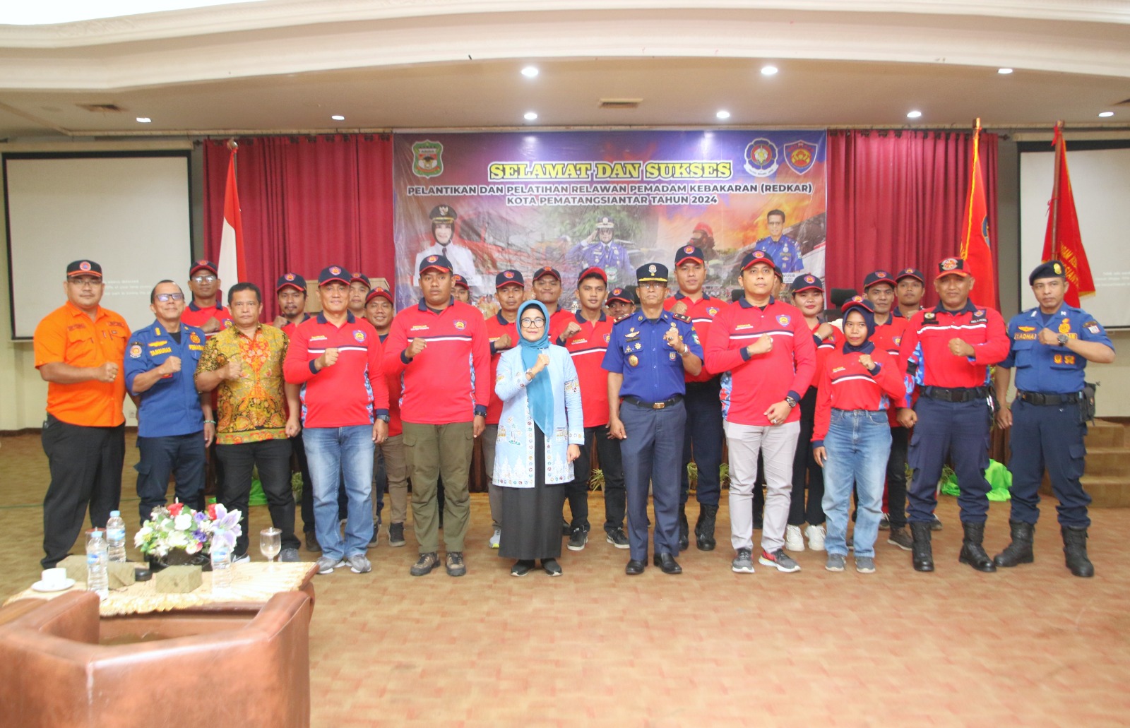 Wali Kota dr Susanti Hadiri Acara Pelantikan dan Pelatihan Relawan Pemadam Kebakaran Kota Pematangsiantar Wali Kota dr Susanti Hadiri Acara Pelantikan dan Pelatihan Relawan Pemadam Kebakaran Kota Pematangsiantar
