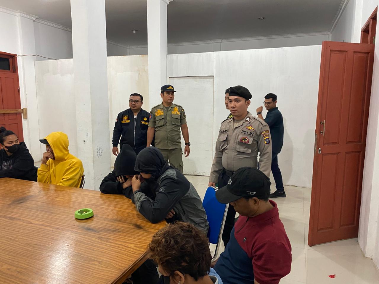Sat Samapta Polres Siantar Bersama Satpol PP Giat Laksanakan Razia Pekat Sat Samapta Polres Siantar Bersama Satpol PP Giat Laksanakan Razia Pekat