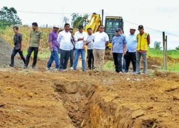 Bupati Simalungun Radiapoh Meninjau Progres Pembangunan Stadion Mini Pematang Raya