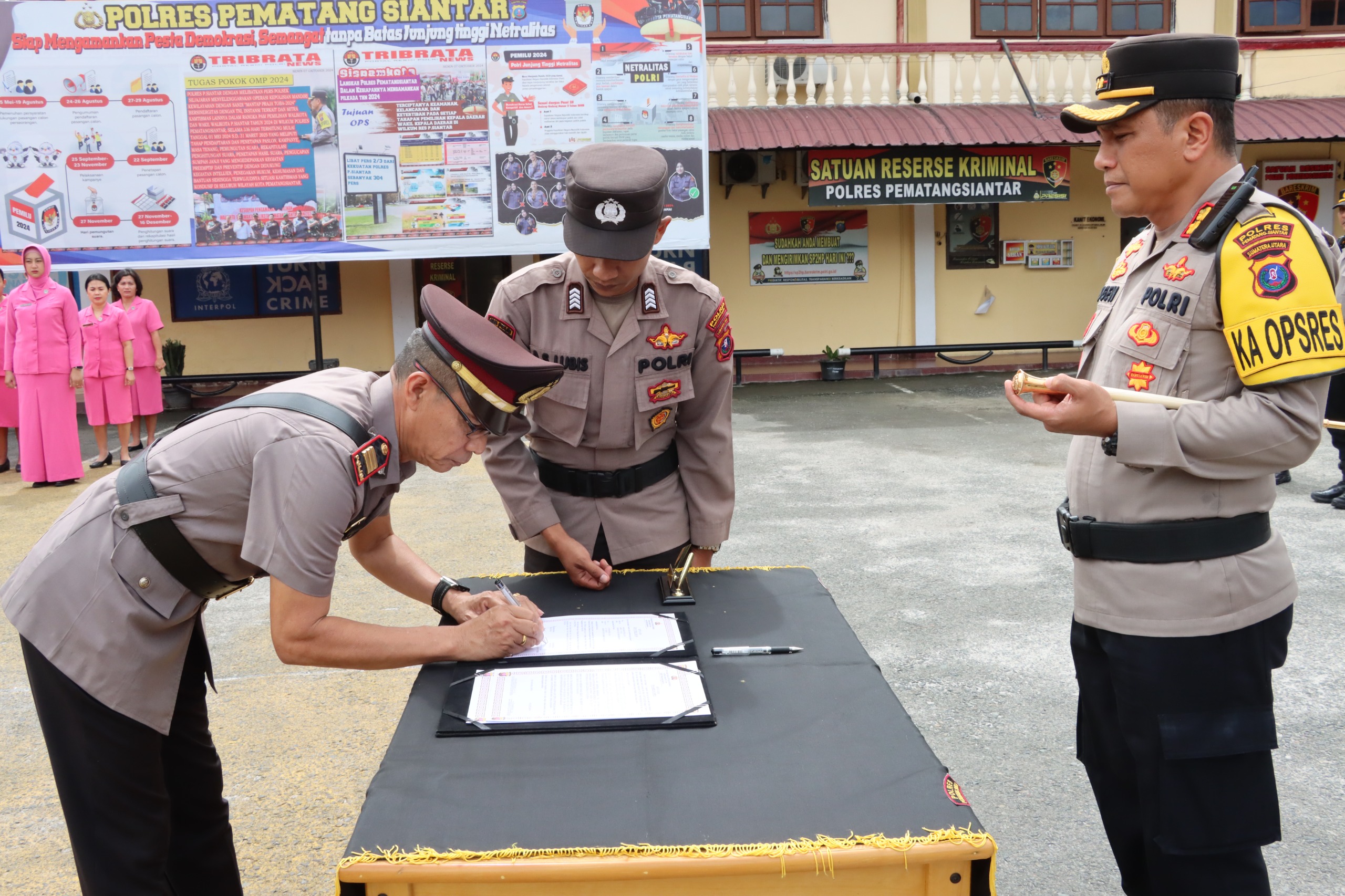 Kapolres Pematangsiantar Pimpin Sertijab dan Pisah Sambut Kabag Ren Kapolres Pematangsiantar Pimpin Sertijab dan Pisah Sambut Kabag Ren