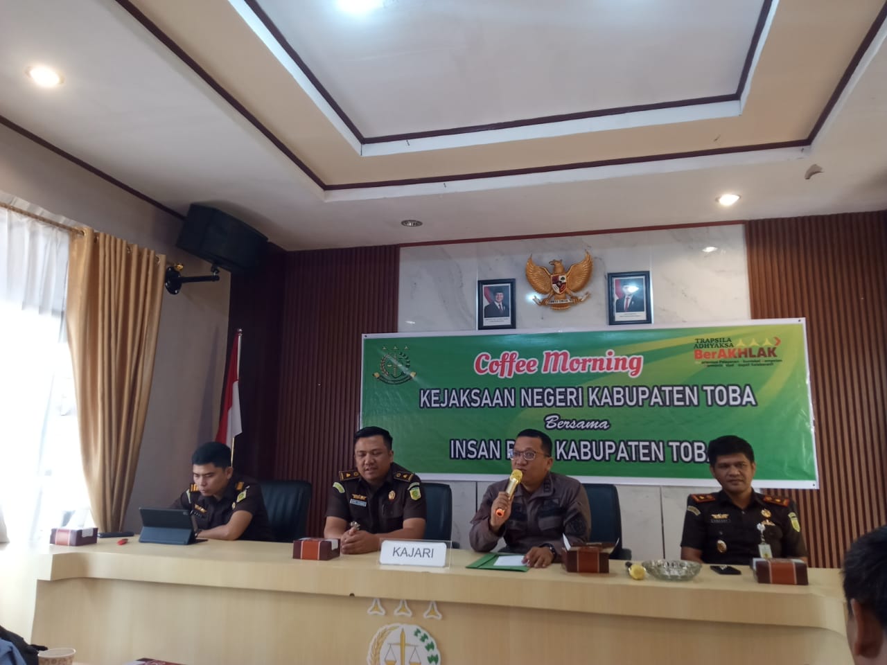 Kejari Toba Samosir Coffe Morning Bersama Insan Pers, Kajari: Nomenklatur Kejaksaan Toba Samosir Berganti Menjadi Kejaksaan Negeri Toba Kejari Toba Samosir Coffe Morning Bersama Insan Pers, Kajari: Nomenklatur Kejaksaan Toba Samosir Berganti Menjadi Kejaksaan Negeri Toba