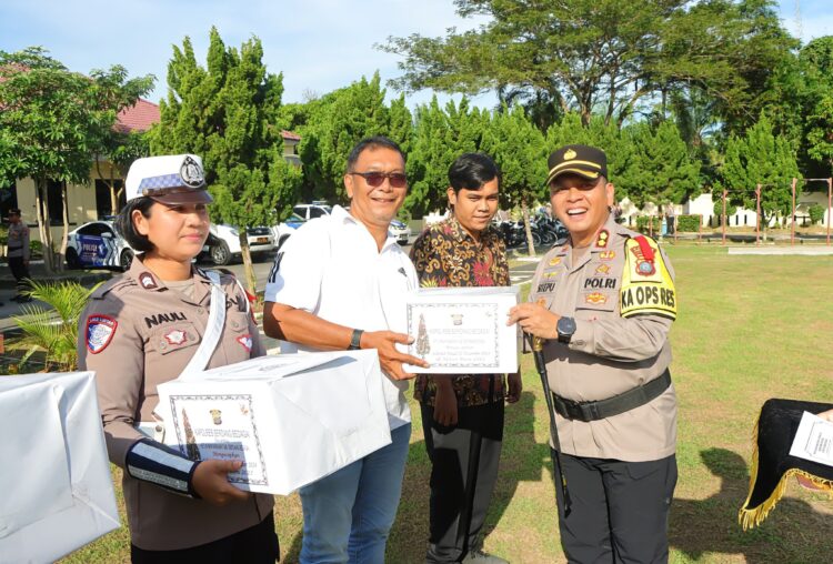 Jumat Berkah, Kapolres Sergai Berikan Bingkisan Natal kepada Wartawan sebagai Apresiasi atas Sinergi Positif