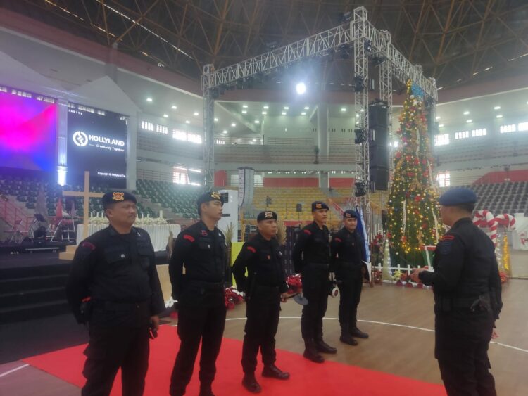 Tim Jibom dan KBR Brimob Polda Sumut Sterilisasi Lokasi Perayaan Natal Oikumene 2024, Pastikan Keamanan 10.000 Jemaat