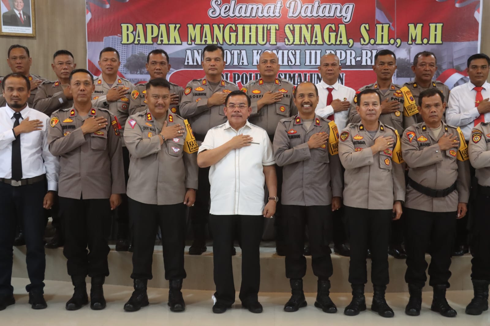 Kapolres Simalungun Tegaskan Komitmen Berantas Narkoba dan Judi, Terima Kunjungan Anggota DPR RI Kapolres Simalungun Tegaskan Komitmen Berantas Narkoba dan Judi, Terima Kunjungan Anggota DPR RI