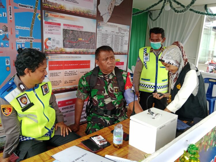 Kasub Satgas Dokkes Ops Lilin Toba 2024 Cek Kesehatan Anggota Pos Pam dan Pos Yan Nataru