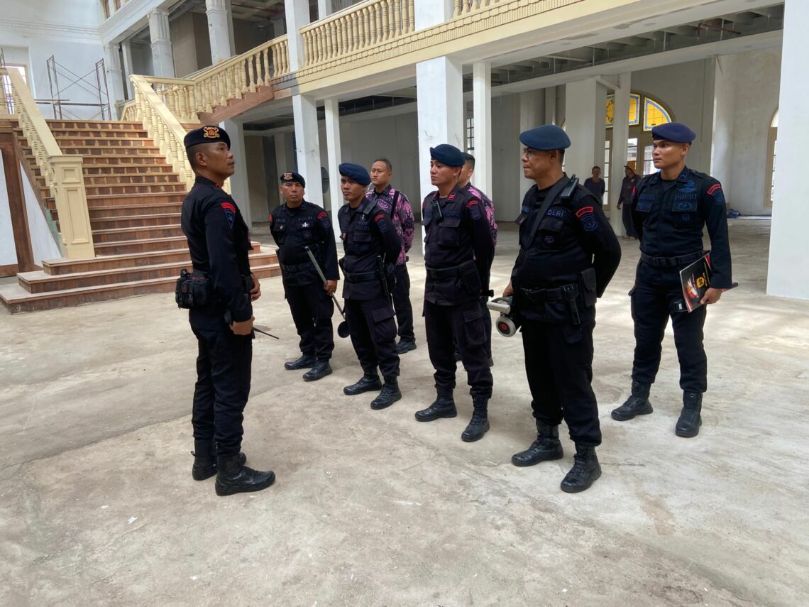 Tim Jibom dan KBR Brimob Polda Sumut Pastikan Keamanan Lokasi Kunjungan Wakil Presiden RI di Medan Tim Jibom dan KBR Brimob Polda Sumut Pastikan Keamanan Lokasi Kunjungan Wakil Presiden RI di Medan
