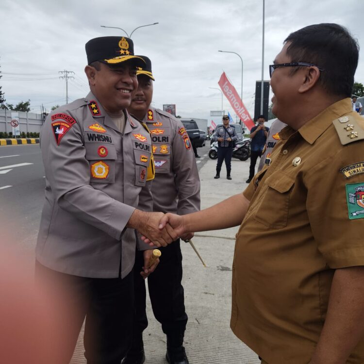 Kapolres Simalungun Dampingi Kapolda Sumut Tinjau Kesiapan Pos Pelayanan Nataru di Tol Sinaksak Simalungun