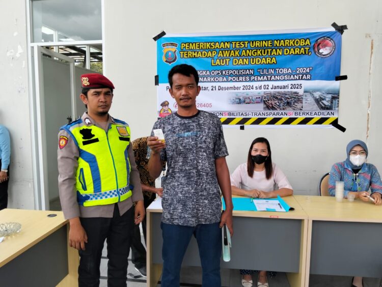 Polres Pematangsiantar Test Urine Awak Angkutan Darat, Pastikan Pemudik Sampai Dengan Selamat