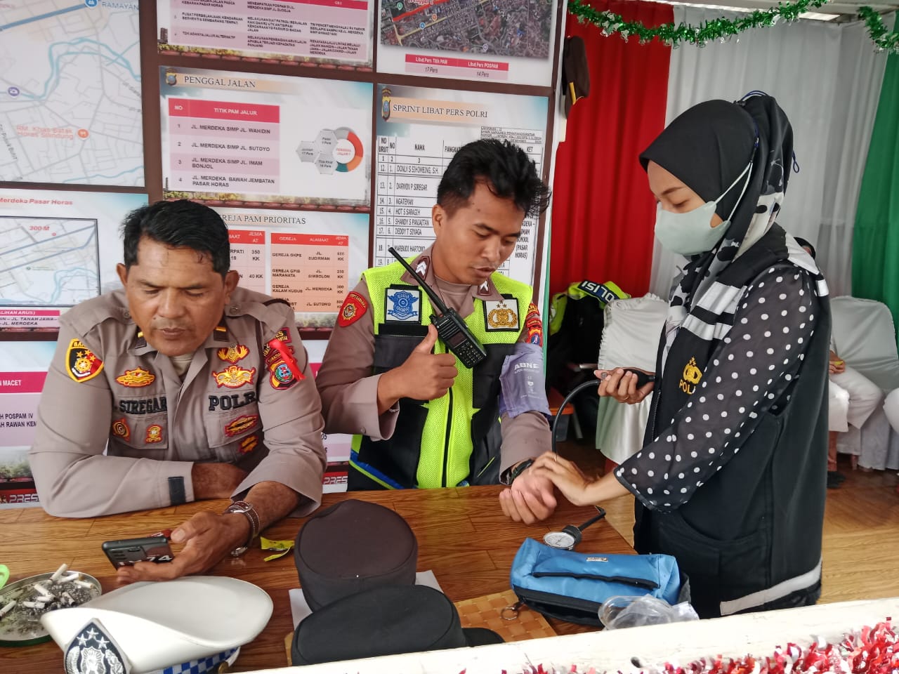 Dokkes Polres Pematangsiantar Rutin Cek Kesehatan Personil Pos Pam dan Pos Yan Dokkes Polres Pematangsiantar Rutin Cek Kesehatan Personil Pos Pam dan Pos Yan