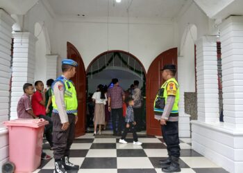 Perayaan Natal Tahun 2024, Personil Polres Pematangsiantar Lakukan Pengamanan di Setiap Gereja
