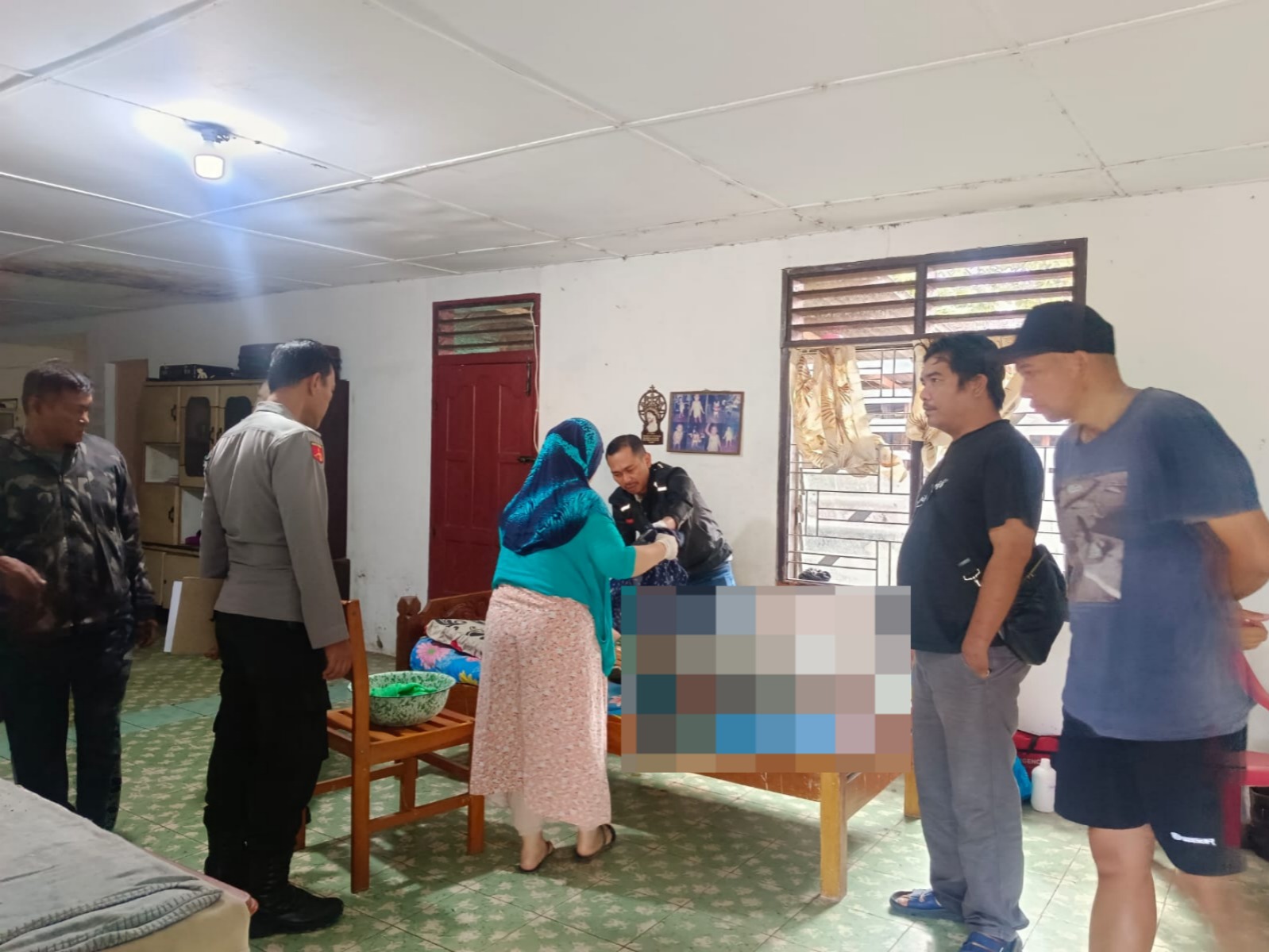 Oknum TNI AD Ditemukan Tewas di Rumah, Polsek Siantar Martoba Cek TKP Oknum TNI AD Ditemukan Tewas di Rumah, Polsek Siantar Martoba Cek TKP