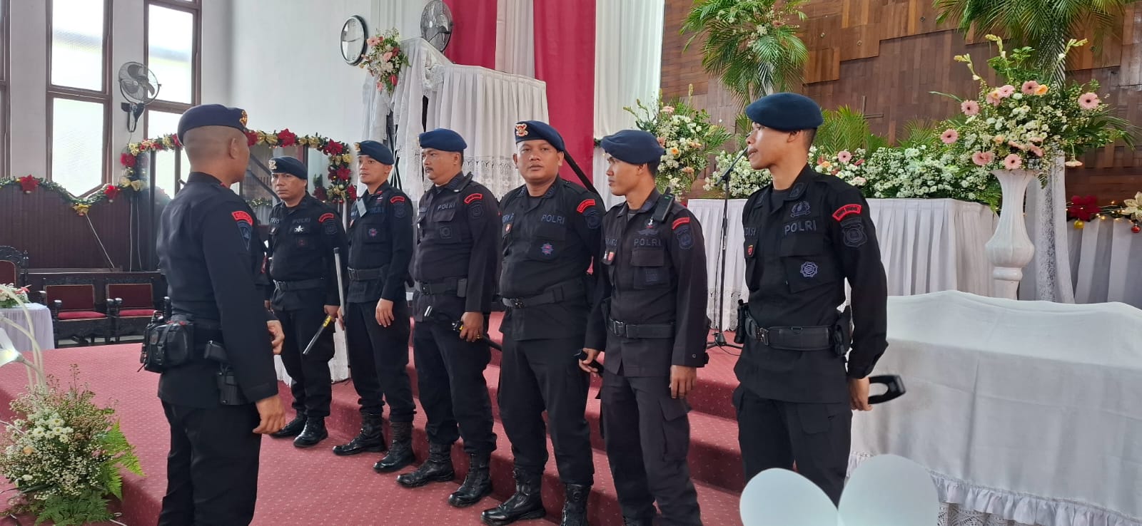 Sterilisasi Aman, Pengurus Gereja GKPI Medan Kota Apresiasi Personel Brimob Polda Sumut