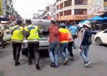 Tim Penggal Jalan Pospam III Sutomo Respon Cepat Dorong Mobil Pemudik yang Mogok