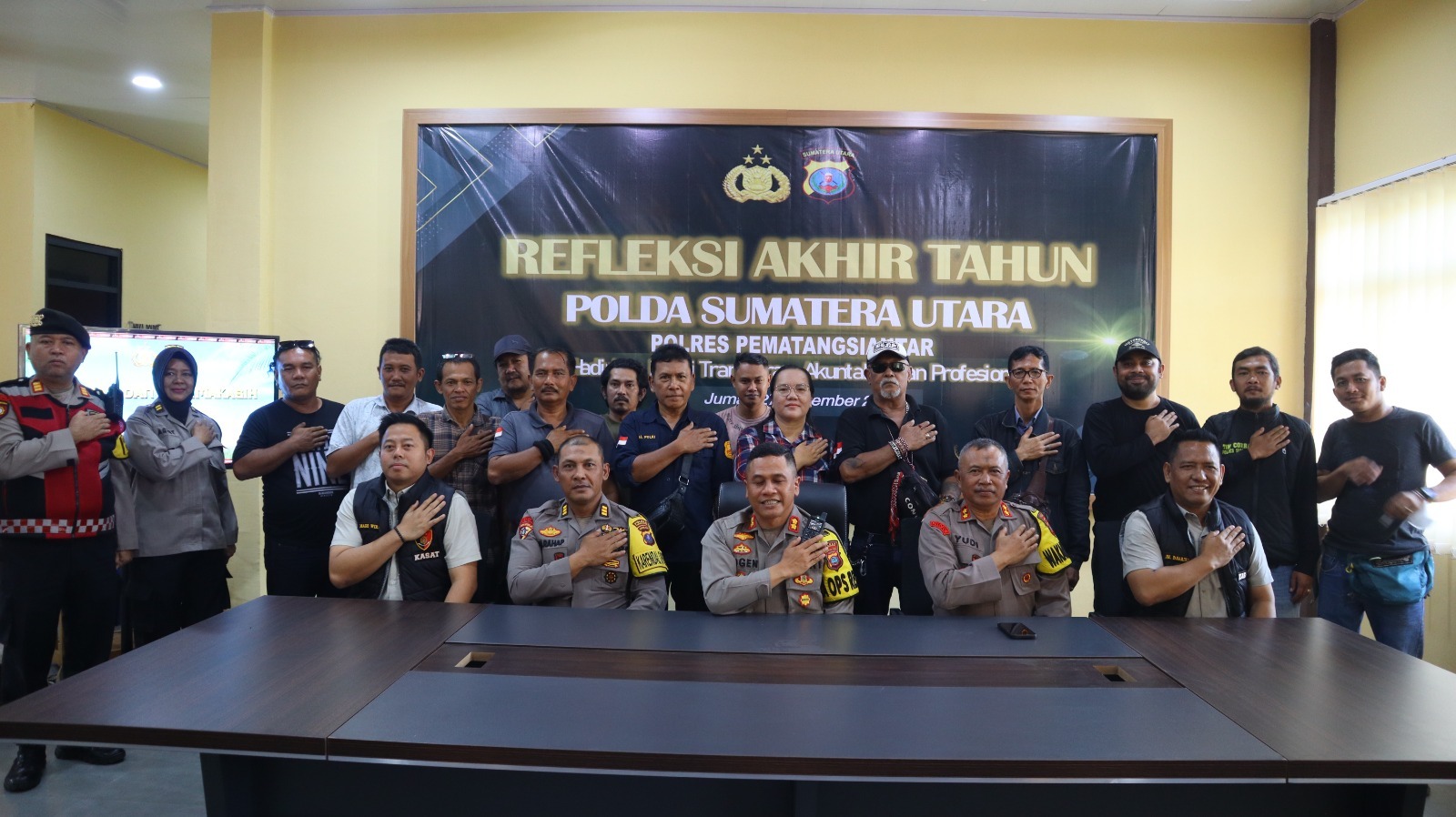 Hadirkan Polisi Transparan, Akuntabel dan Profesional, Kapolres Pematangsiantar Pimpin Refleksi Akhir Tahun 2024 Hadirkan Polisi Transparan, Akuntabel dan Profesional, Kapolres Pematangsiantar Pimpin Refleksi Akhir Tahun 2024