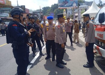 Patroli Personil Kompi 2 Batalyon B Satbrimob Polda Sumut Subsatgas PRC Parapat-Samosir Dalam Rangka Operasi Lilin Toba 2024