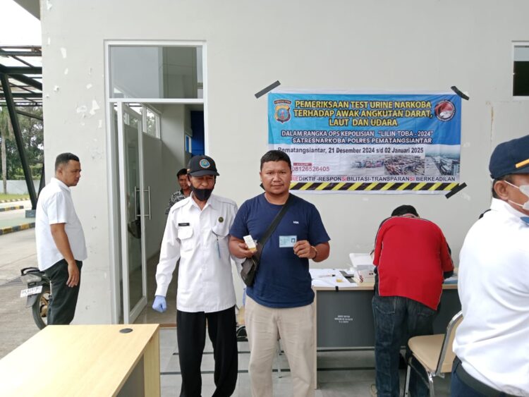Pastikan Pemudik Sampai Ke Tujuan Dengan Selamat, Polres Pematangsiantar Test Urine Sopir Angkutan