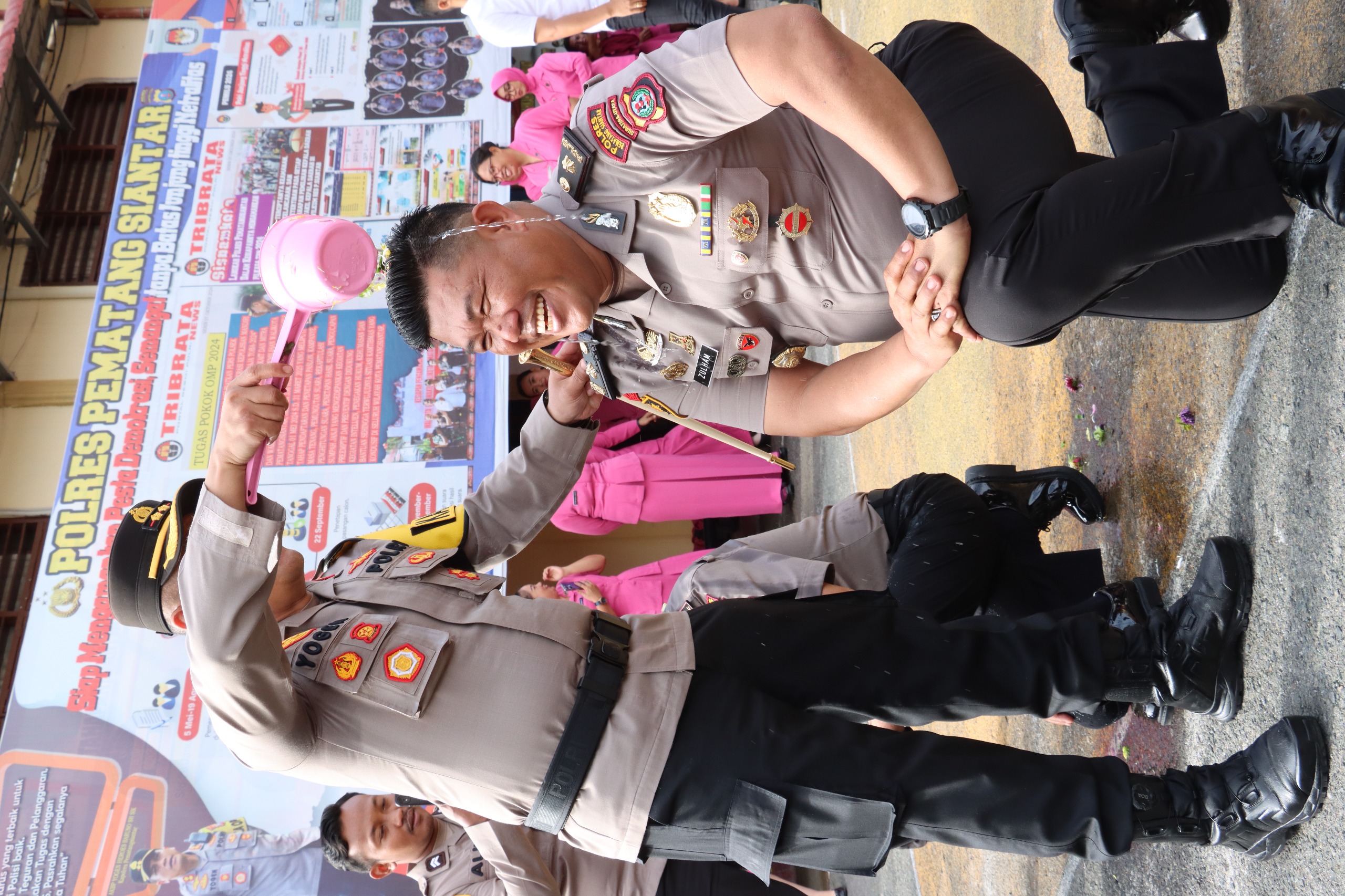 Kapolres Pematangsiantar Pimpin Upacara Kenalan Pangkat 42 Personil TMT 1 Januari 2025