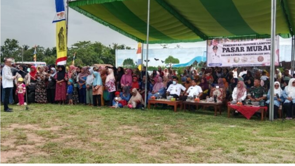 Bupati Way Kanan Buka Pasar Murah di Pakuan Ratu