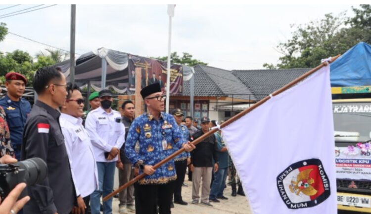 Lepas Distribusi Logistik Pemilu, Bupati Adipati Minta Masyarakat Sukseskan Pilkada Serentak 2024