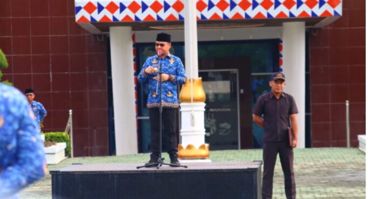 Apel Bulanan Pemkab Way Kanan, Sekda Saipul Minta Kepala OPD Evaluasi Kinerja