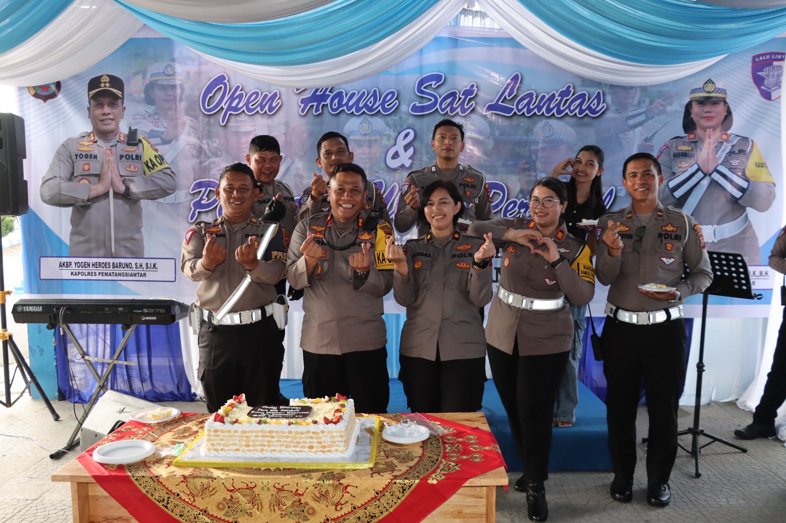 Kapolres Pematangsiantar Hadiri Open House Sat Lantas dan Perayaan Ulang Tahun Personil Tiga Bulan Terakhir Kapolres Pematangsiantar Hadiri Open House Sat Lantas dan Perayaan Ulang Tahun Personil Tiga Bulan Terakhir