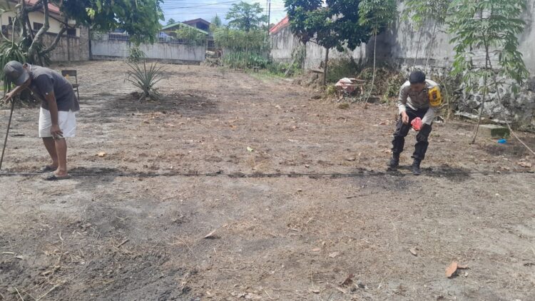 Bhabinkamtibmas Polsek Siantar Selatan Sambang Berikan Dukungan Kepada Warga Tanam Jagung