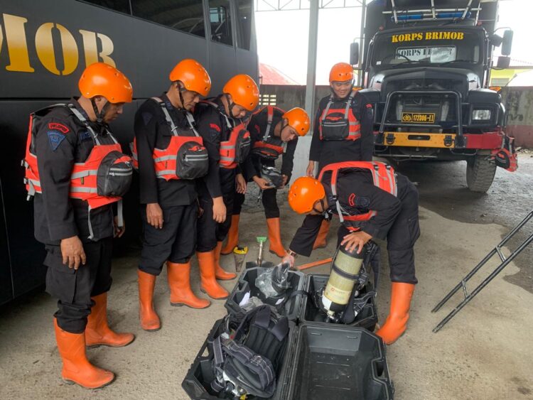 Personel SAR Brimob Polda Sumut Lakukan Pengecekan Kendaraan dan Perlengkapan, Pastikan Kesiapan Operasional