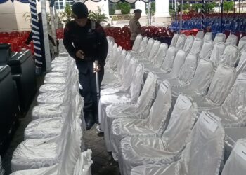 Jibom dan KBR Brimob Polda Sumut Lakukan Sterilisasi Kantor Pusat HKBP Tarutung, Syukuran Awal Tahun 2025