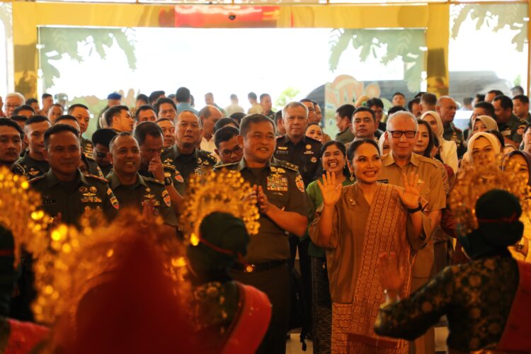 Personel Brimob Polda Sumut Hadiri Perayaan Natal Bersama Kasad di Wilayah Kodam I Bukti Barisan 