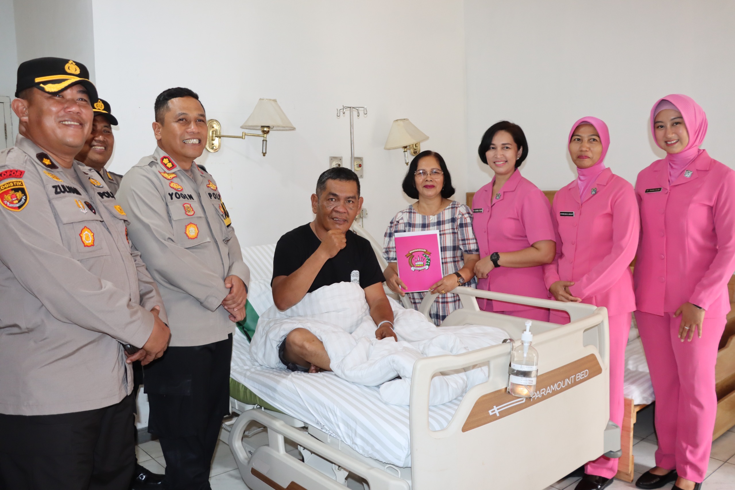 Kapolres Pematangsiantar Beri Semangat Kasi Propam dan Kanit Regident yang Opname di Rumah Sakit