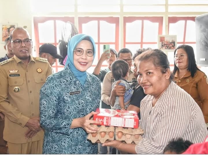 Tekan Angka Stunting, Pj Bupati Tapteng Berikan Makanan Tambahan Bergizi Untuk 75 Anak