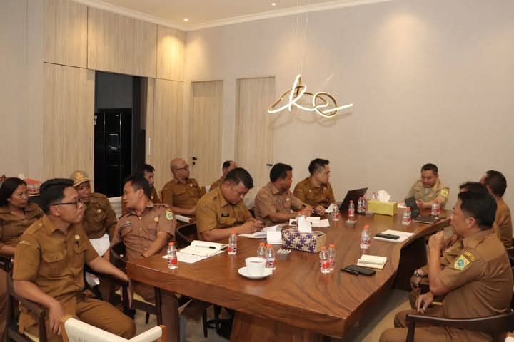 Rapat Terbatas dengan Disdik, Bupati Pakpak Bharat Ingatkan Tujuan Pendidikan Nasional Mencerdaskan Kehidupan Bangsa