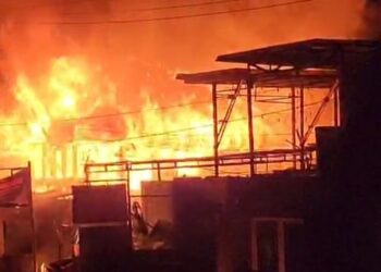 2 Unit Rumah Berlantai 2 Ludes Dilalap Api di Tarutung