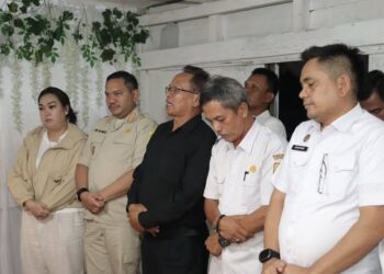 Bupati Pakpak Bharat Sampaikan Belasungkawa Atas Meninggalnya Ibunda Staf Ahli Manihar Tumanggor