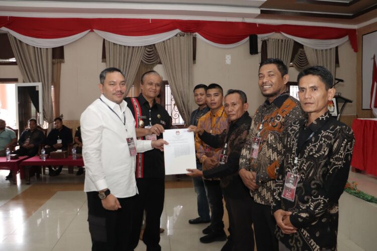 KPUD Pakpak Bharat Gelar Rapat Pleno Terbuka Penetapan Paslon Terpilih Bupati dan Wakil Bupati Pakpak Bharat Pilkada Serentak 2014
