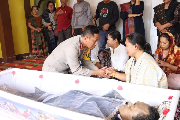 Kapolres Pematangsiantar Sampaikan Belasungkawa Kepada Keluarga Alm AIPTU Jhon Edy Sipayung Kapolres Pematangsiantar Sampaikan Belasungkawa Kepada Keluarga Alm AIPTU Jhon Edy Sipayung