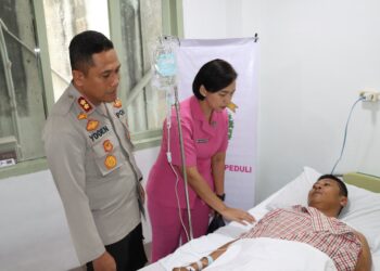 Kapolres Pematangsiantar Beri Dukungan saat Jenguk Personil Opname di Rumah Sakit