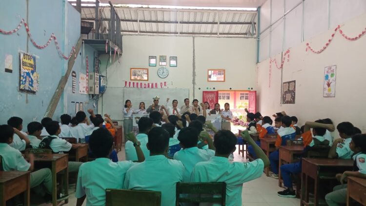 Police Go To School, Polres Pematangsiantar Bekali Siswa YP SMK Swasta GKPI 2 Dengan UU No 22 Tahun 2009 Tentang LLAJ